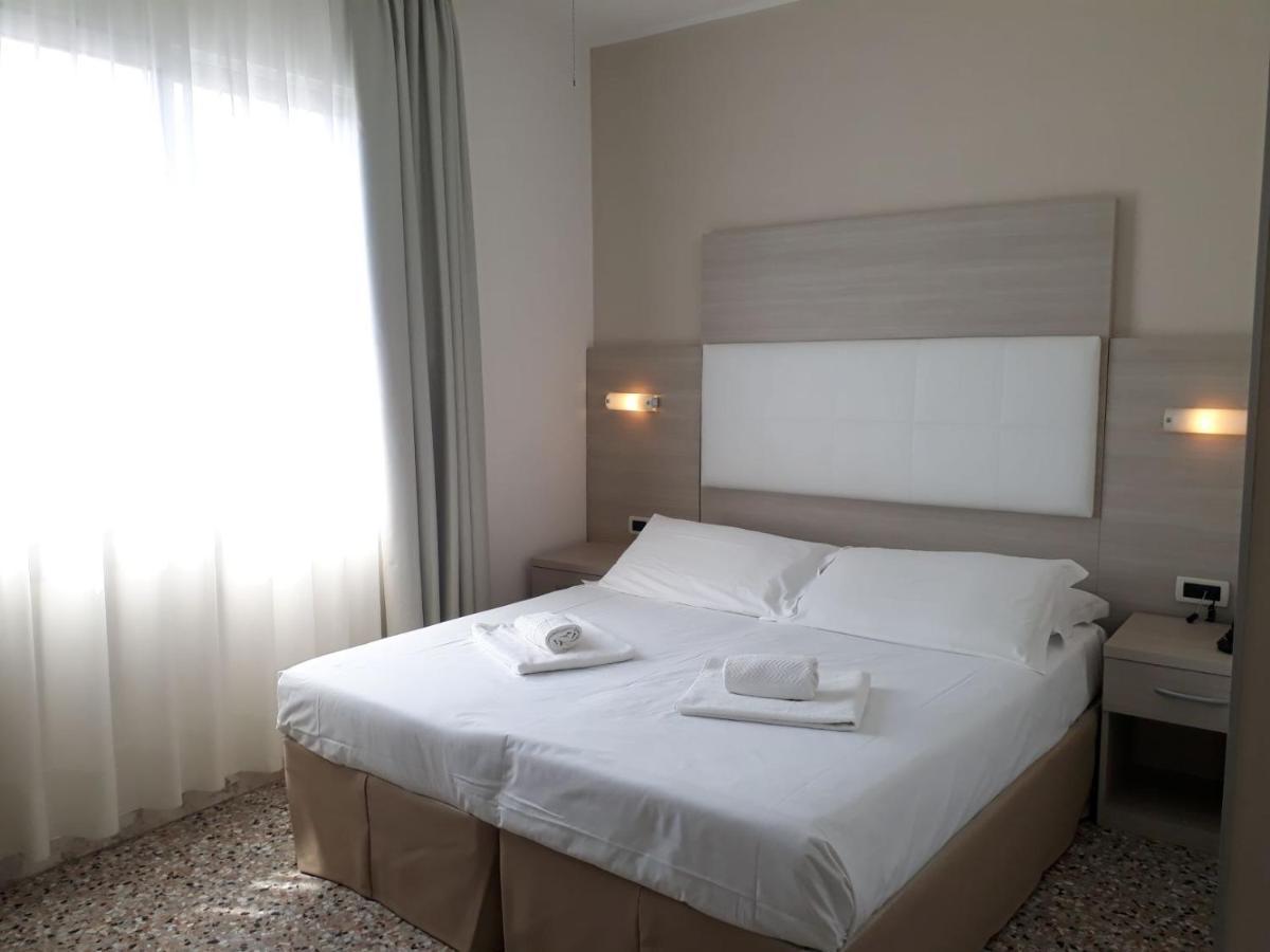 Hotel Atenea Golden Star Caorle Dış mekan fotoğraf
