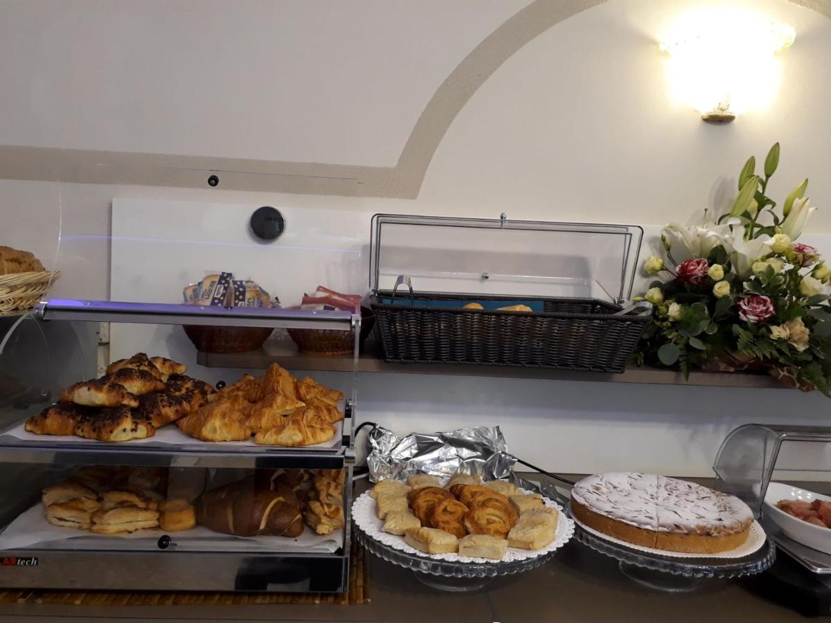 Hotel Atenea Golden Star Caorle Dış mekan fotoğraf