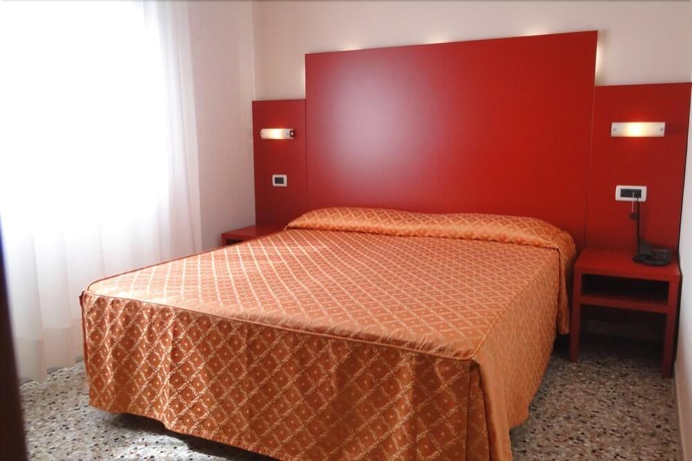 Hotel Atenea Golden Star Caorle Dış mekan fotoğraf