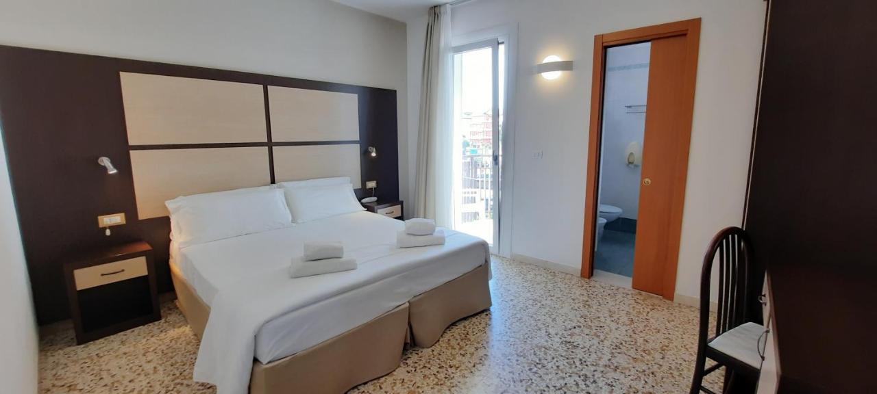 Hotel Atenea Golden Star Caorle Dış mekan fotoğraf