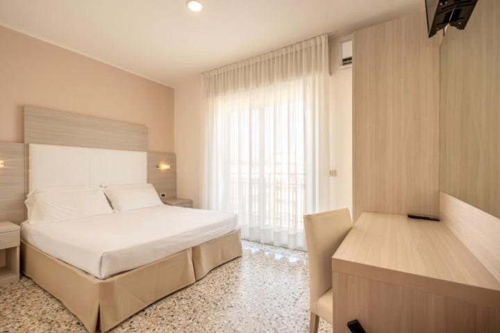 Hotel Atenea Golden Star Caorle Dış mekan fotoğraf