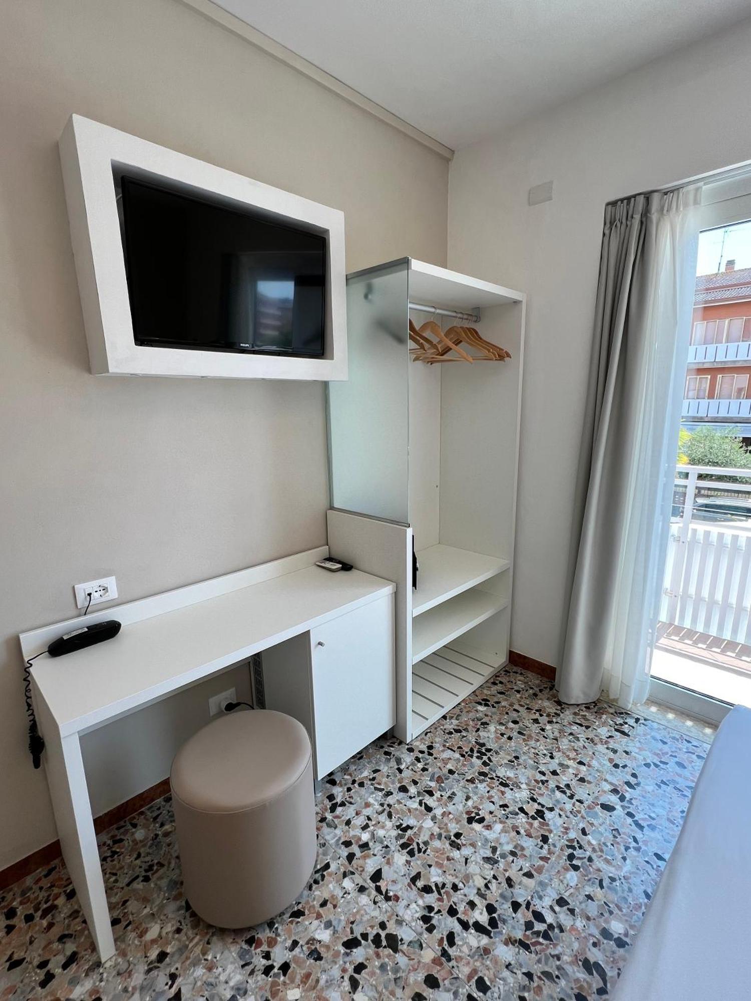 Hotel Atenea Golden Star Caorle Dış mekan fotoğraf
