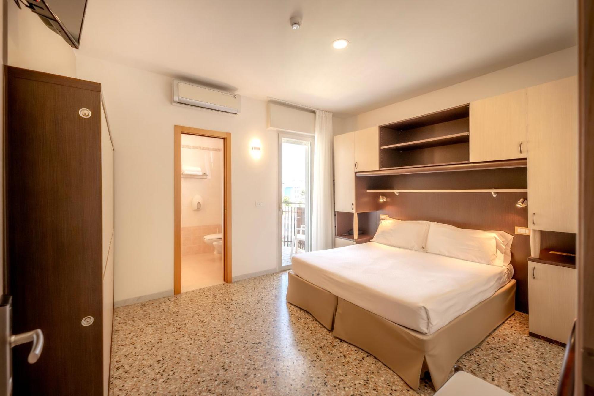 Hotel Atenea Golden Star Caorle Dış mekan fotoğraf