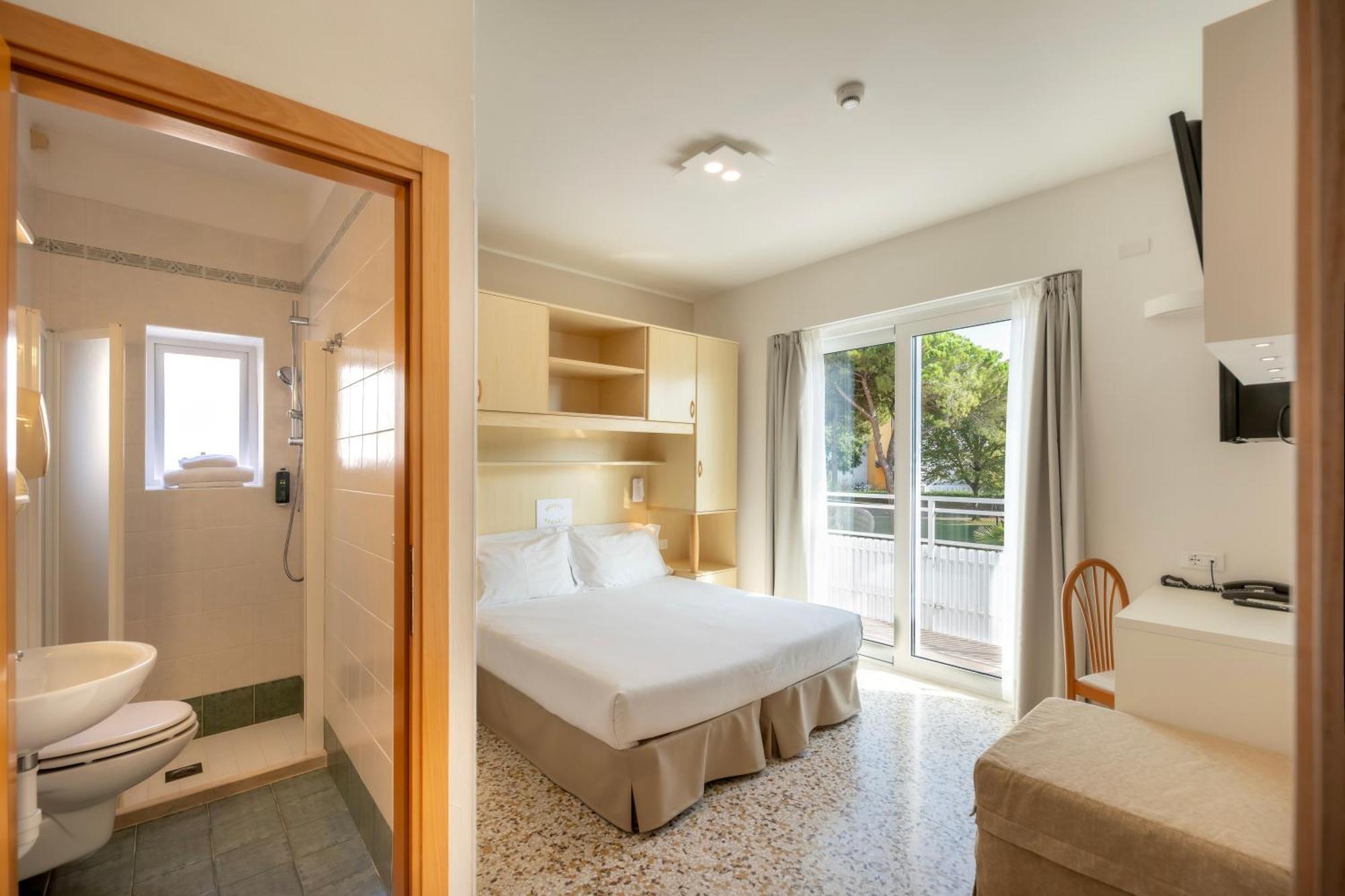 Hotel Atenea Golden Star Caorle Dış mekan fotoğraf