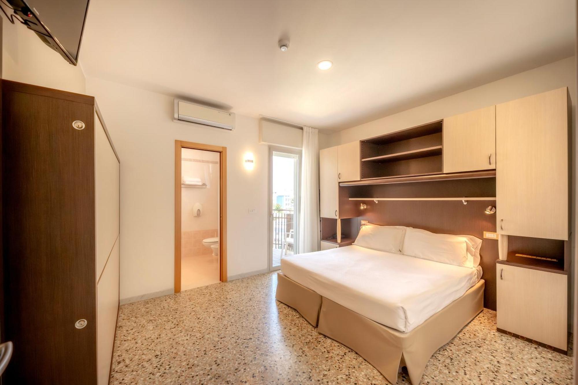 Hotel Atenea Golden Star Caorle Dış mekan fotoğraf
