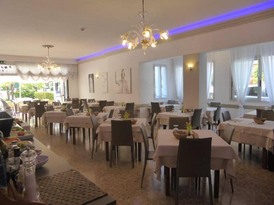 Hotel Atenea Golden Star Caorle Dış mekan fotoğraf