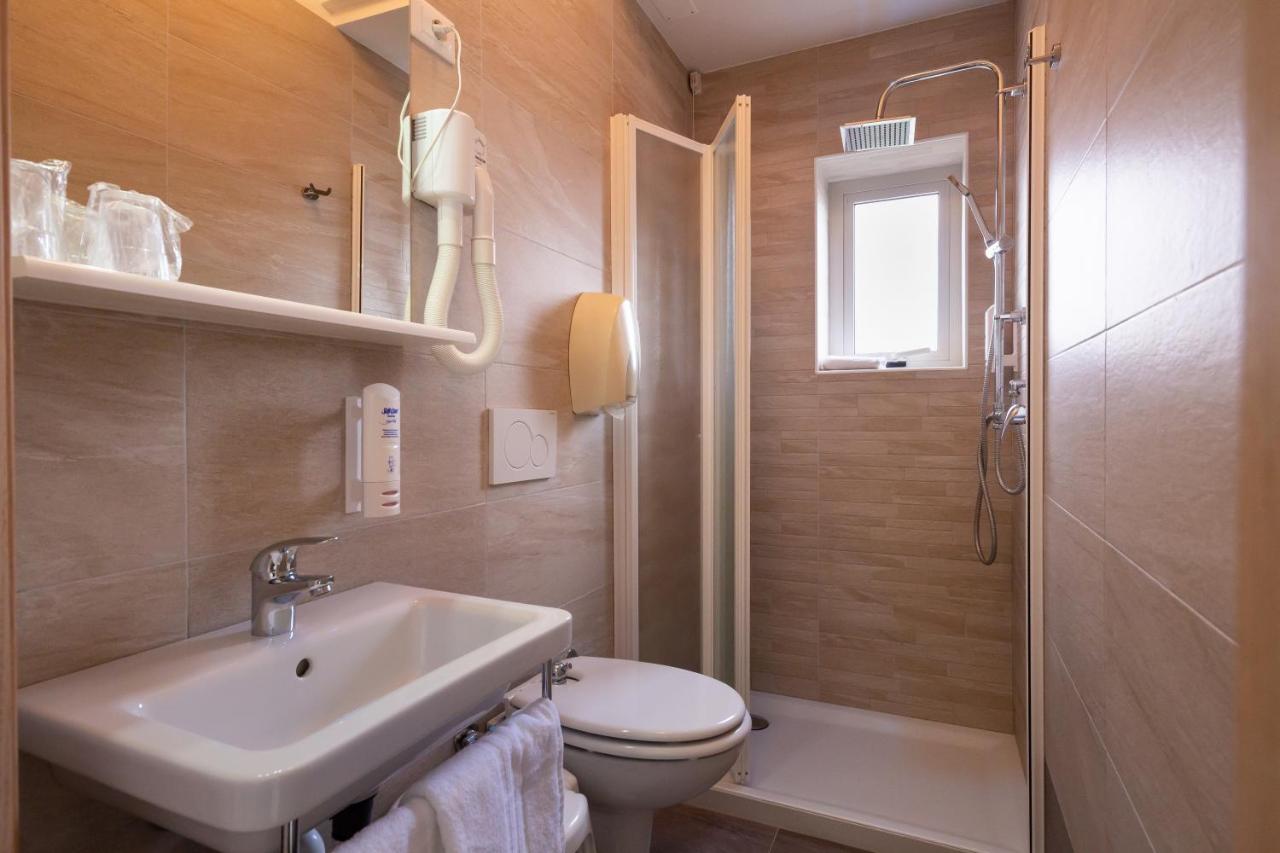 Hotel Atenea Golden Star Caorle Dış mekan fotoğraf