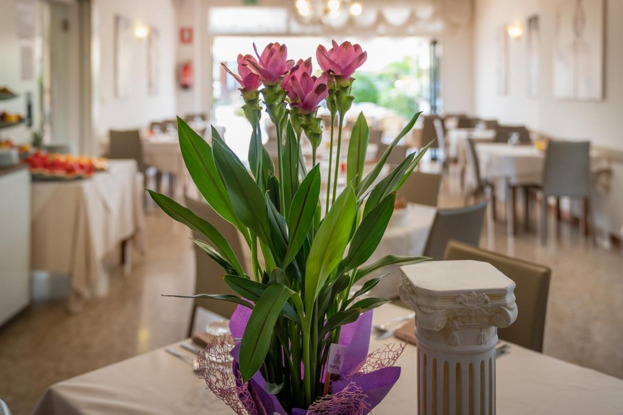 Hotel Atenea Golden Star Caorle Dış mekan fotoğraf