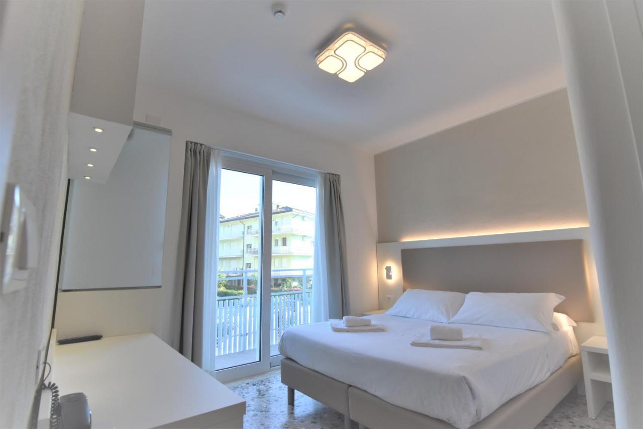 Hotel Atenea Golden Star Caorle Dış mekan fotoğraf